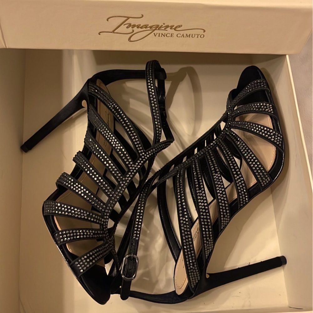 Brand new Vince Camuto heels size 7